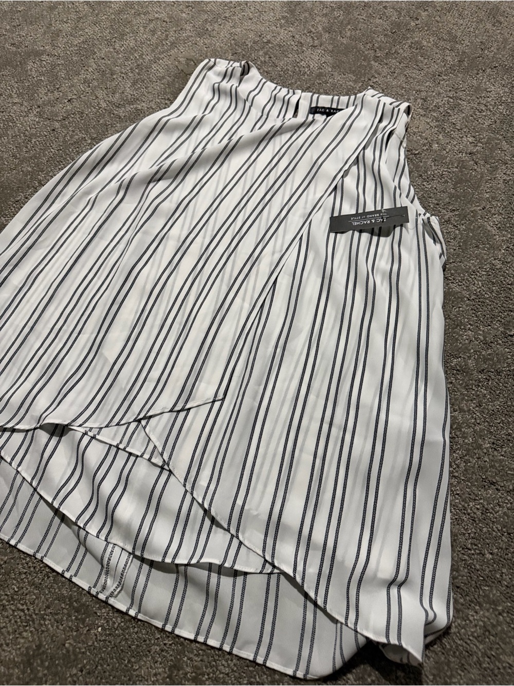 NWT Zac & Rachel sleevless top with layers of material white and gray medium